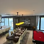 วิลล่า Near & Walk Street Luxury Pattaya