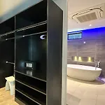 Near & Walk Street Luxury วิลล่า