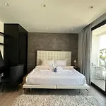 Near & Walk Street Luxury