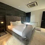วิลล่า Near & Walk Street Luxury Pattaya