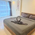 อพาร์ทเม้น Grand Avenue 1br 6th Floor Pool View Smart Tv Wifi Pattaya