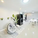 Sun And Moon House * Pattaya
