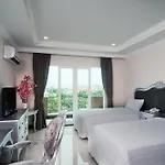 Lk Grand Living Place โรงแรม
