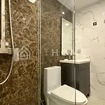 1-bedroom Arcadia Center 702