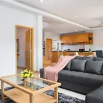 วิลล่า Luxury Villa, 5br 6ba, Private Pool With Jacuzzi Cityhouse54 *