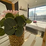 Apartment 2 Bed Spacious Location In