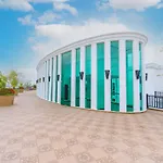 Bright Corner Apartment, Central Location