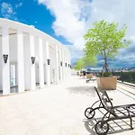 Bright Corner Apartment, Central Location