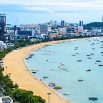 Excellent Location Beautiful Pool อพาร์ทเม้น