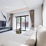 Apartment 3-bedroom, 3-bathroom Townhouse, Community With Swimming Pool, Gym, Walking Street For 20 Minutes By Car Pattaya