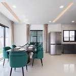 3-bedroom, 3-bathroom Townhouse, Community With Swimming Pool, Gym, Walking Street For 20 Minutes By Car * Pattaya