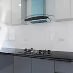 3-bedroom, 3-bathroom Townhouse, Community With Swimming Pool, Gym, Walking Street For 20 Minutes By Car อพาร์ทเม้น