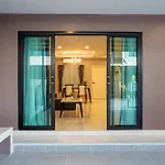 3-bedroom, 3-bathroom Townhouse, Community With Swimming Pool, Gym, Walking Street For 20 Minutes By Car อพาร์ทเม้น *