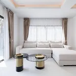 3-bedroom, 3-bathroom Townhouse, Community With Swimming Pool, Gym, Walking Street For 20 Minutes By Car *