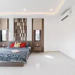 Apartment 3-bedroom, 3-bathroom Townhouse, Community With Swimming Pool, Gym, Walking Street For 20 Minutes By Car