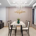 อพาร์ทเม้น 3-bedroom, 3-bathroom Townhouse, Community With Swimming Pool, Gym, Walking Street For 20 Minutes By Car Pattaya