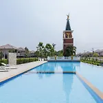 3-bedroom, 3-bathroom Townhouse, Community With Swimming Pool, Gym, Walking Street For 20 Minutes By Car Pattaya