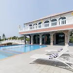 3-bedroom, 3-bathroom Townhouse, Community With Swimming Pool, Gym, Walking Street For 20 Minutes By Car อพาร์ทเม้น Pattaya