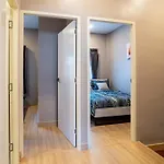 อพาร์ทเม้น 3-bedroom, 3-bathroom Townhouse, Community With Swimming Pool, Gym, Walking Street For 20 Minutes By Car