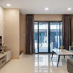 3-bedroom, 3-bathroom Townhouse, Community With Swimming Pool, Gym, Walking Street For 20 Minutes By Car * Pattaya