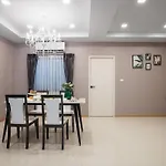 3-bedroom, 3-bathroom Townhouse, Community With Swimming Pool, Gym, Walking Street For 20 Minutes By Car อพาร์ทเม้น Pattaya