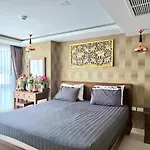 Grand Avenue Pattaya Middle Town