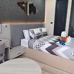 The Edge - Unique & Luxurious