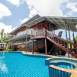 Luxury Iconic Royal Boat Pool Villa North Pattaya