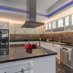 อพาร์ทเม้น Pratumnak Penthouse X Monthstayz Thailand Pattaya