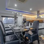 อพาร์ทเม้น Pratumnak Penthouse X Monthstayz Thailand