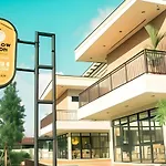 Yellow Moon Hotel