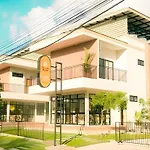 Yellow Moon Hotel