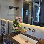 อพาร์ทเม้น High Floor Beachfront 1 Bedroom With Scenic View *