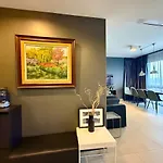 อพาร์ทเม้น Spacious 2 Bedroom Corner Unit Near Walking Street *