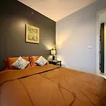 Spacious 2 Bedroom Corner Unit Near Walking Street