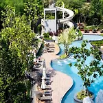 Spacious 2 Bedroom Corner Unit Near Walking Street