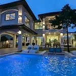 Bella 2 - 7 Bedroom Luxury Pool - 14min To Walking Street วิลล่า