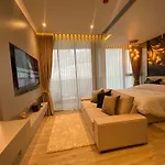 Arom Wongamat