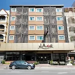 Dancenter Ja Siam โรงแรม 4*