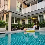 Charm At Pratumnak 3*