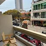 Hotel Charm At Pratumnak Pattaya