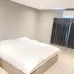 Uno Hostel