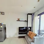 อพาร์ทเม้น 2 Bed At Great Location - Of *