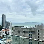 Студия В The Cliff Residence Condo