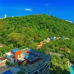 อพาร์ทเม้น Luxury Hill Pool View Near And Walking Street In *