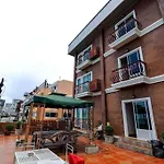 โรงแรม Red Balcony 2*