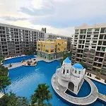 Pattaya Arcadia Beach Continental - Top Floor - Pool View