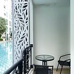 Modern Olympus Condo - Steps To Pool, Full Kitchen