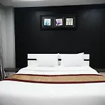 โรงแรม Golden Star