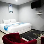 Golden Star โรงแรม 3*